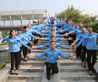 理想團(tuán)隊(duì)，精神面貌好